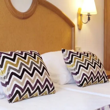Grupotel Santa Eularia & - Adults Only מלון
